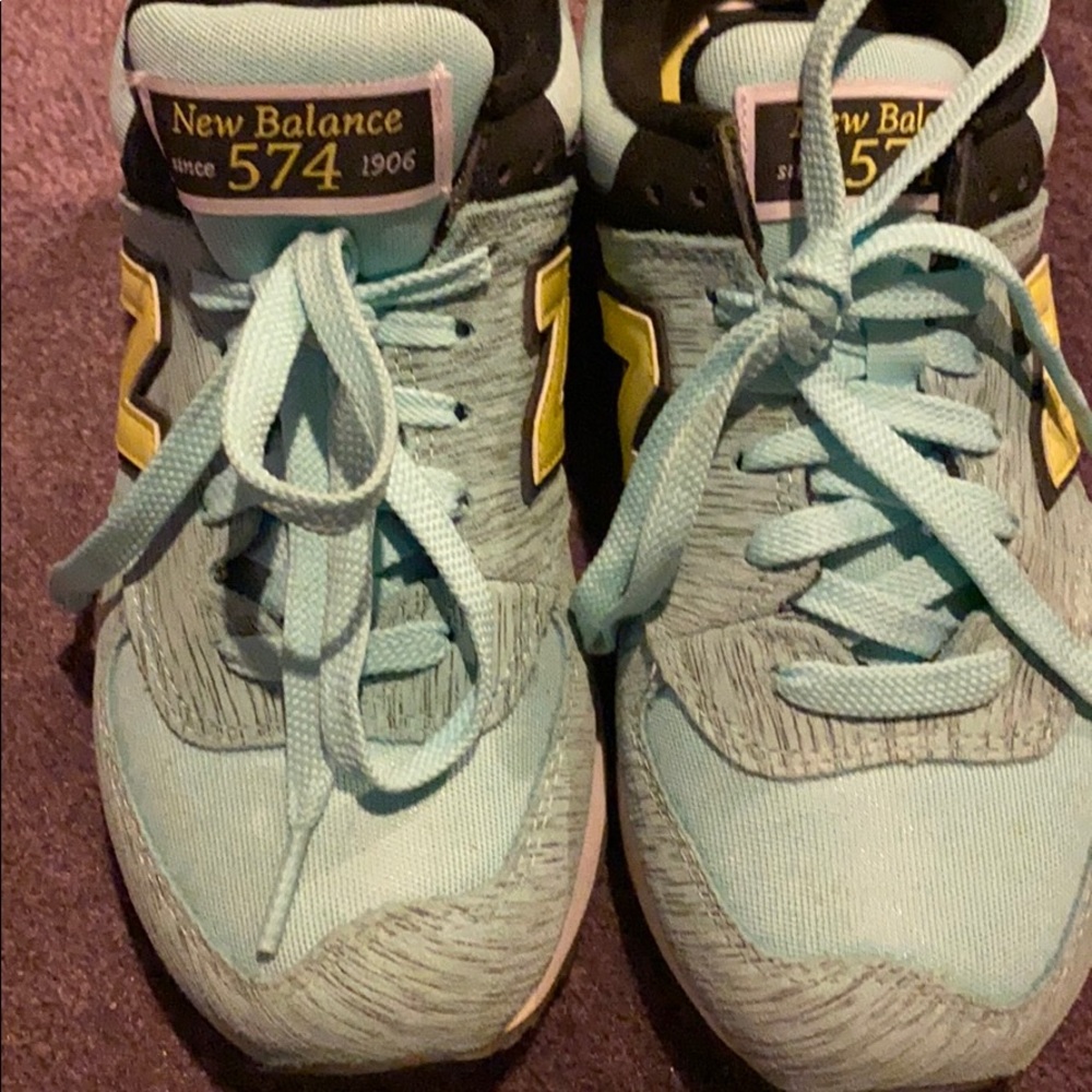 New Balance Sneakers teal and black size 7